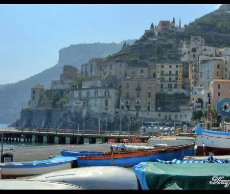 Maison Raphael בית הארחה 4*