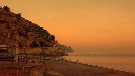 בית הארחה Maison Raphael 4*