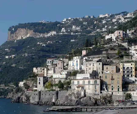 בית הארחה Maison Raphael 4*