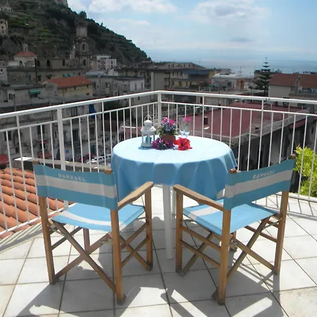 בית הארחה Maison Raphael 4*