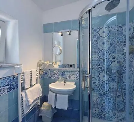 Maison Raphael בית הארחה