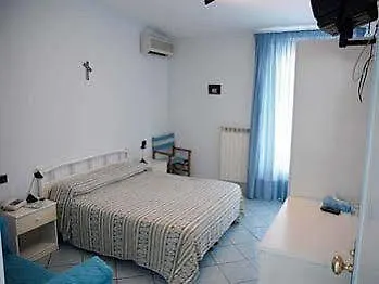 Maison Raphael בית הארחה 4*