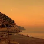 Πανσιόν Maison Raphael 4*