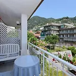 Πανσιόν Maison Raphael 4*