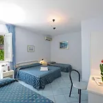Maison Raphael 4*