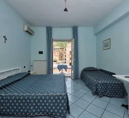 Maison Raphael 3*
