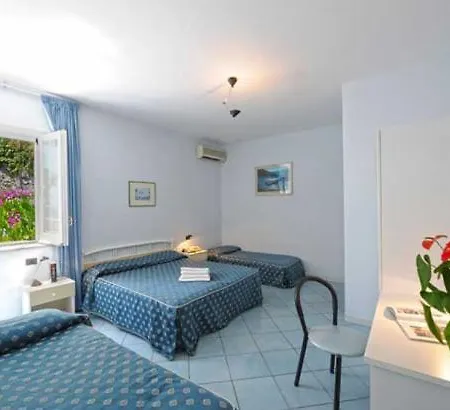 Maison Raphael 3*
