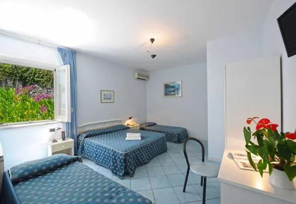Maison Raphael 4*